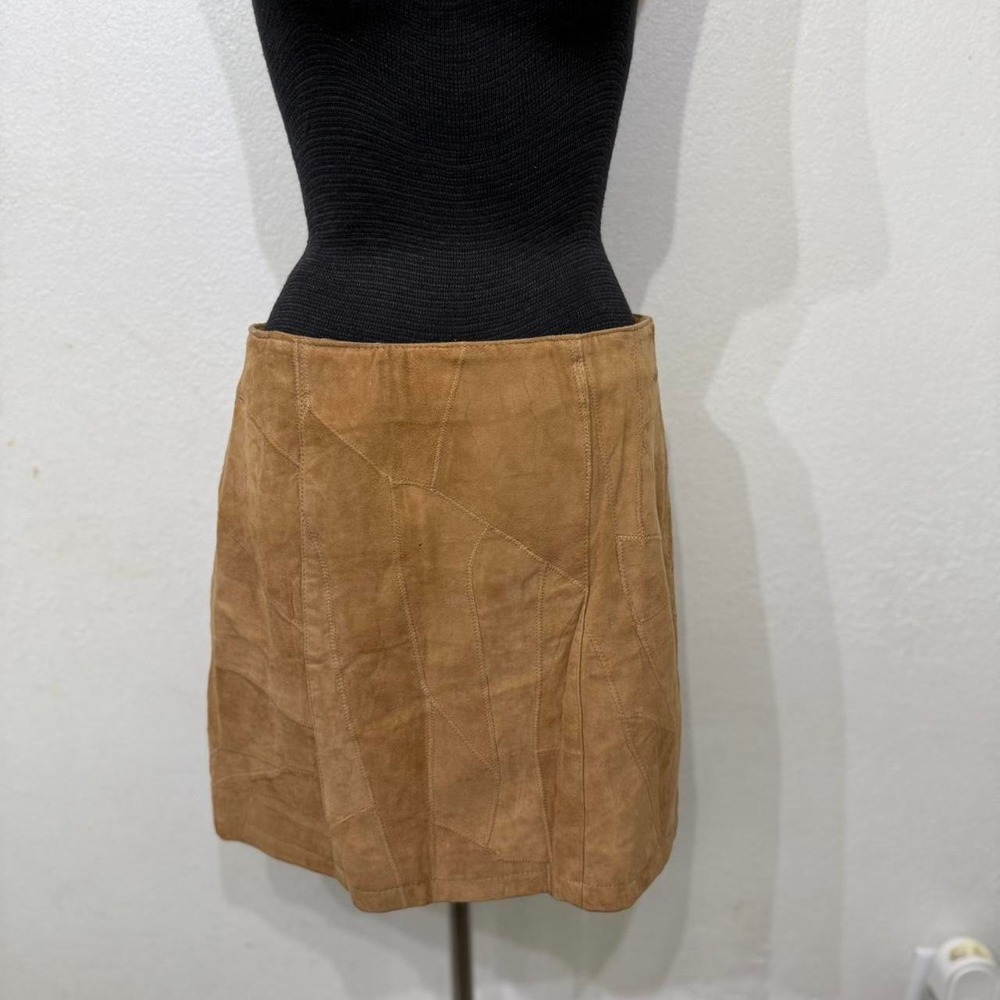 Tan suede mini‎ skirt with zipper closure